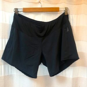 Oiselle Long Roga black running shorts 6 / medium